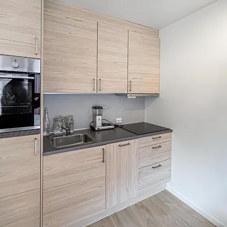 2 Bedroom Stunning In *